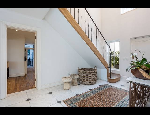 4 BEDROOM FREEHOLD TO LET IN CONSTANTIA